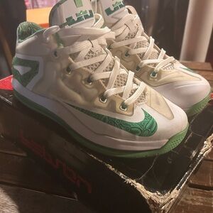 Mens Green and White Basketball Shoes